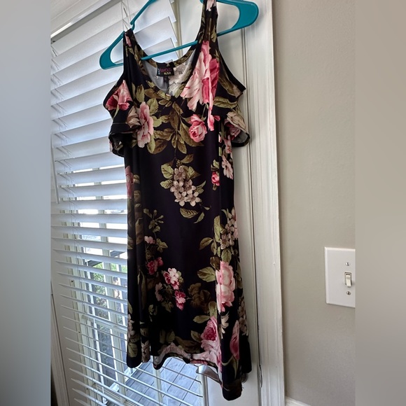 Cold Shoulder Dress - Picture 3 of 3